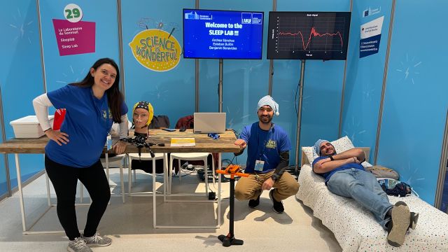 Teammitglied am Stand